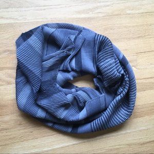 Charming Charlie Gray Accordion Scarf